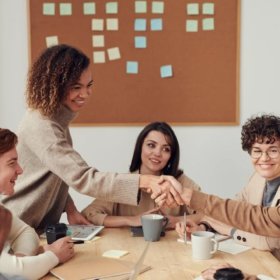 La loi sur le devoir de vigilance entre dans sa 10e année. Ksapa a réuni entreprises, syndicats et ONG pour explorer la médiation comme alternative au contentieux. Principales conclusions.