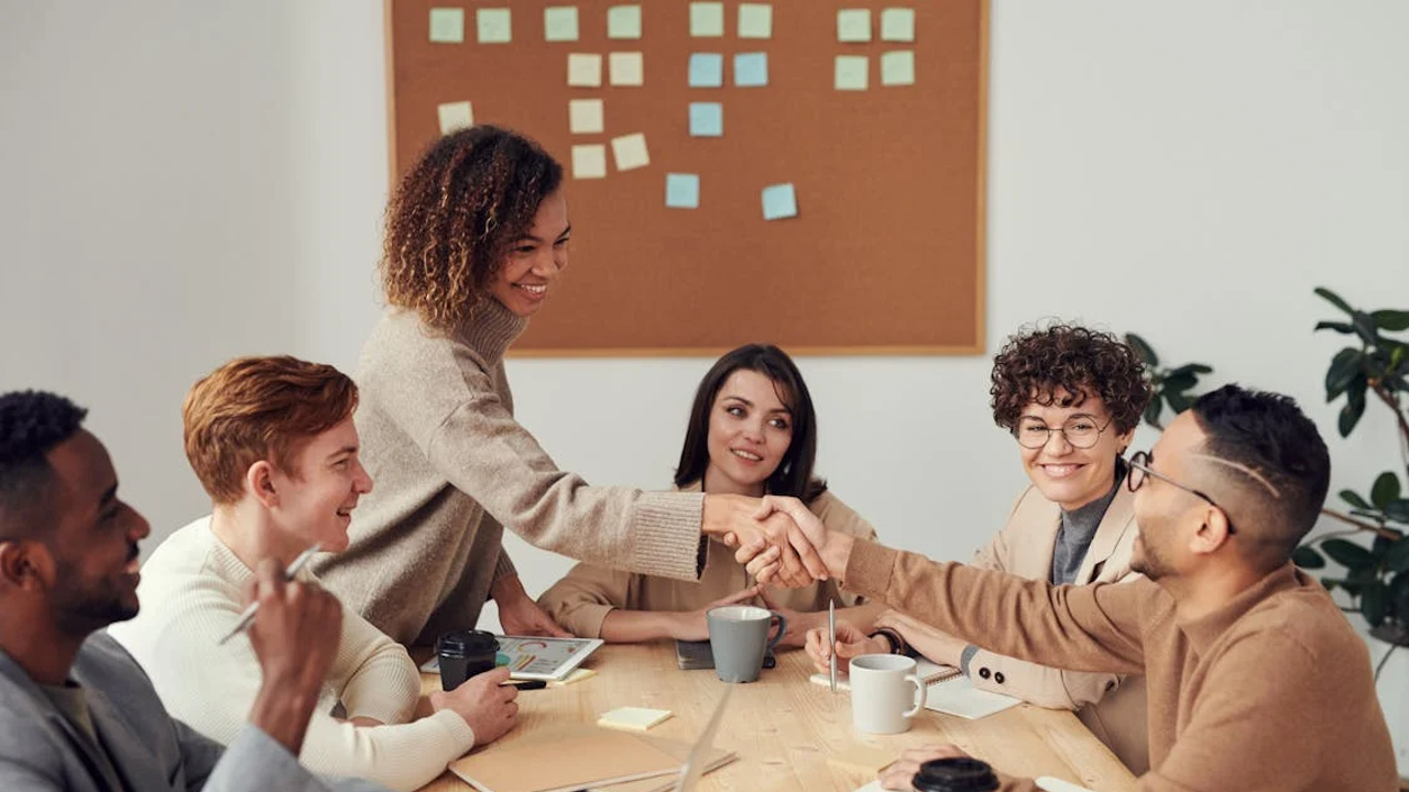 La loi sur le devoir de vigilance entre dans sa 10e année. Ksapa a réuni entreprises, syndicats et ONG pour explorer la médiation comme alternative au contentieux. Principales conclusions.