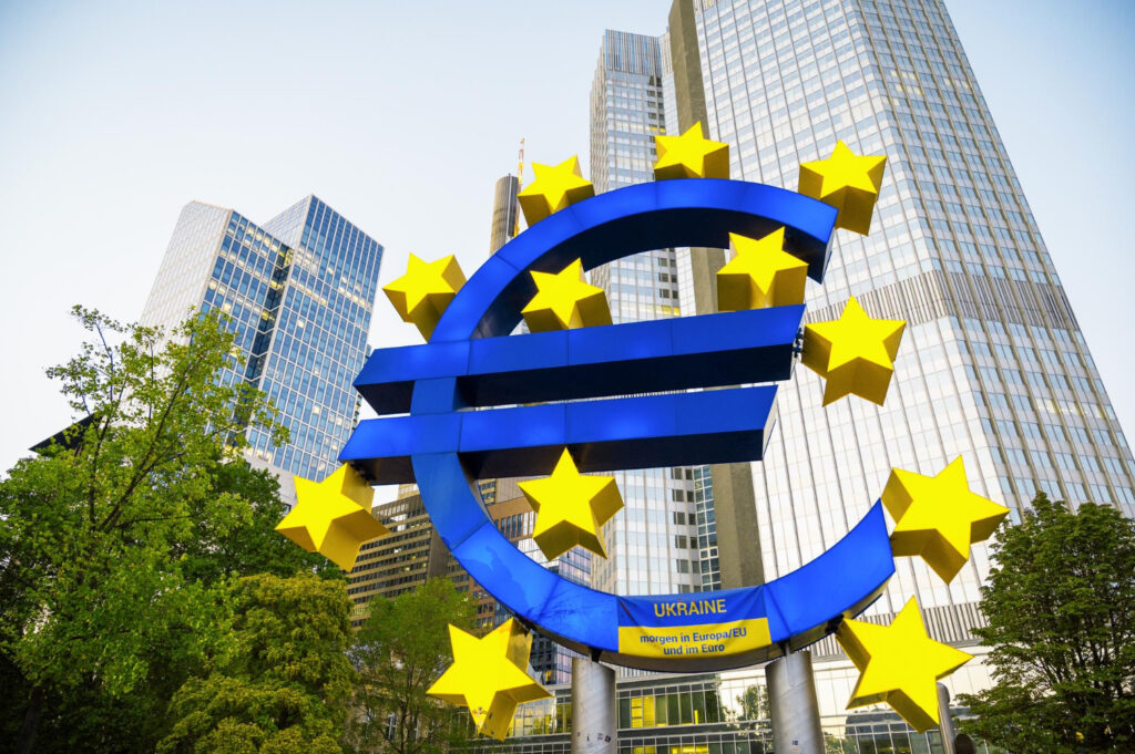 Revised ESRS and voluntary standard now in the EU Official Journal: timeline, burden cuts, value chain cap. Priority actions for companies.